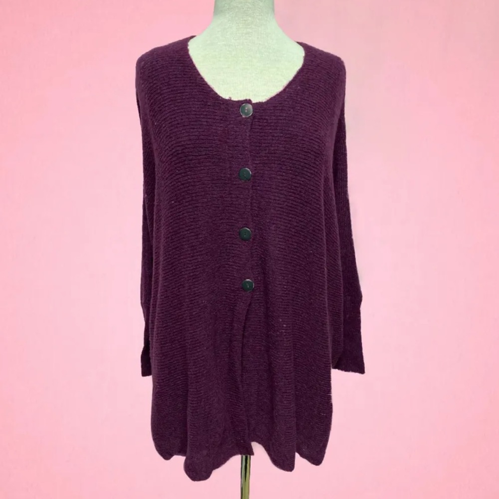 •••
GRIZAS Hand Knitted Sweater